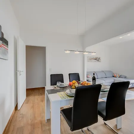 Ca' Gina Panoramica - Monte Bre - Happy Apartment