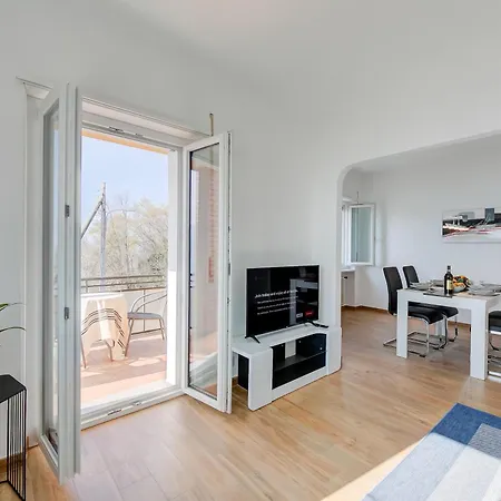 Ca' Gina Panoramica - Monte Bre - Happy Apartment *