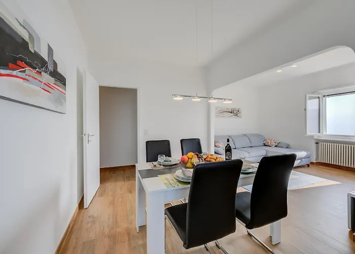 Ca' Gina Panoramica - Monte Bre - Happy Apartamento