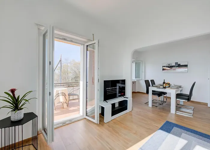 Ca' Gina Panoramica - Monte Bre - Happy Apartamento *